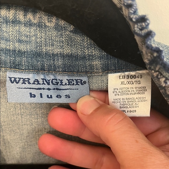 Wrangler Light Blue Jean Jacket with Brass Buttons - Picture 2 of 6